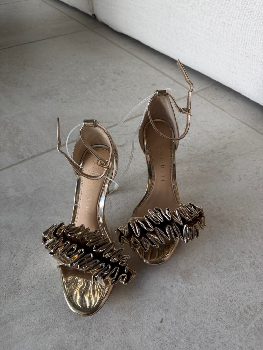 NEW Gianni Bini Gold Ruffle Heels